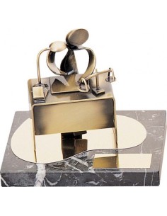 (284) TROFEO SOLDART ABOGADO 18 x 14 cm