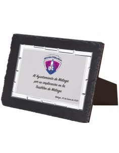 (131) PLACA HOMENAJE CON SOPORTE PIZARRA 14 x 11 cm