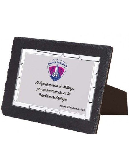 (131) PLACA HOMENAJE CON SOPORTE PIZARRA 14 x 11 cm