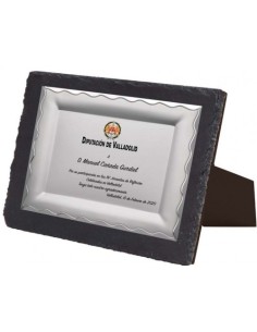(132) PLACA HOMENAJE CON SOPORTE PIZARRA 24 x 19 cm