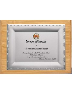 (132) PLACA HOMENAJE CON MADERA BAMBU 24 x 19 cm