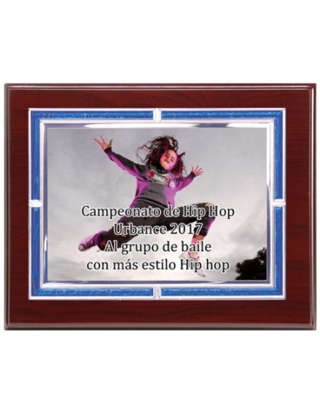 (133) PLACA HOMENAJE CON MADERA ECONOMICA 21 x 17 cm