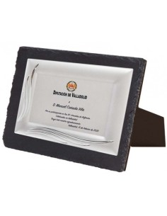 (133) PLACA HOMENAJE CON SOPORTE PIZARRA 24 x 19 cm