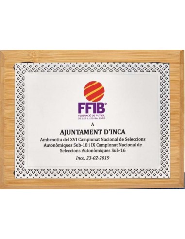 (134) PLACA HOMENAJE CON MADERA BAMBU 21 x 17 cm
