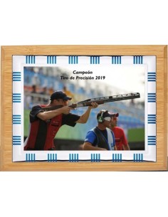 (135) PLACA HOMENAJE CON MADERA BAMBU 21 x 17 cm