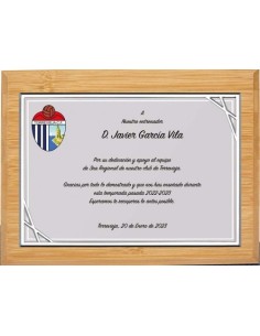 (137) PLACA HOMENAJE CON MADERA BAMBU 21 x 17 cm