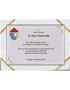(137) PLACA HOMENAJE CON SOPORTE MARMOL 24 x 19 cm