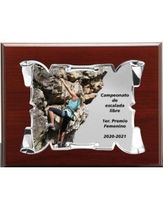 (137) PLACA HOMENAJE CON MADERA PREMIUM 21 x 17 cm