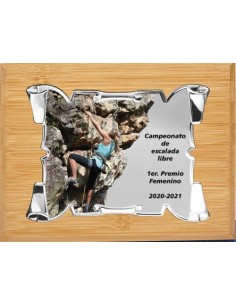 (137) PLACA HOMENAJE CON MADERA BAMBU 21 x 17 cm