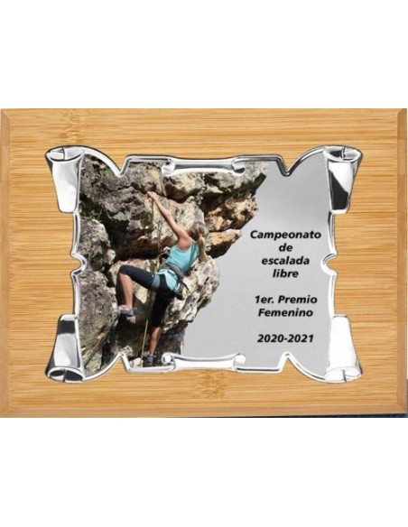 (137) PLACA HOMENAJE CON MADERA BAMBU 21 x 17 cm