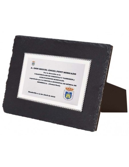 (138) PLACA HOMENAJE CON SOPORTE PIZARRA 21 x 17 cm