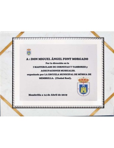 (138) PLACA HOMENAJE CON SOPORTE MARMOL 24 x 19 cm