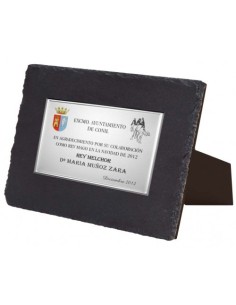 (141) PLACA HOMENAJE CON SOPORTE PIZARRA 21 x 17 cm